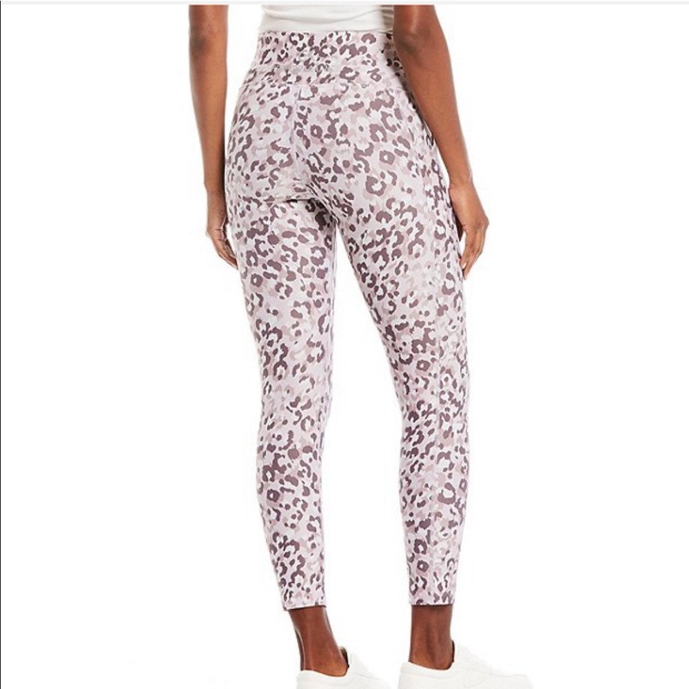 Nwot Ck Leopard Print Performance 7/8 Tights - image 2